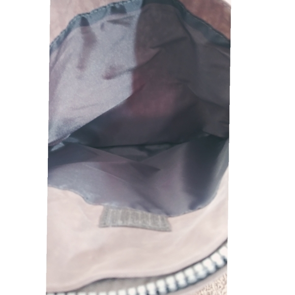 NWOT NEAT PACK Bag with RFID blocking - Picture 5 of 5